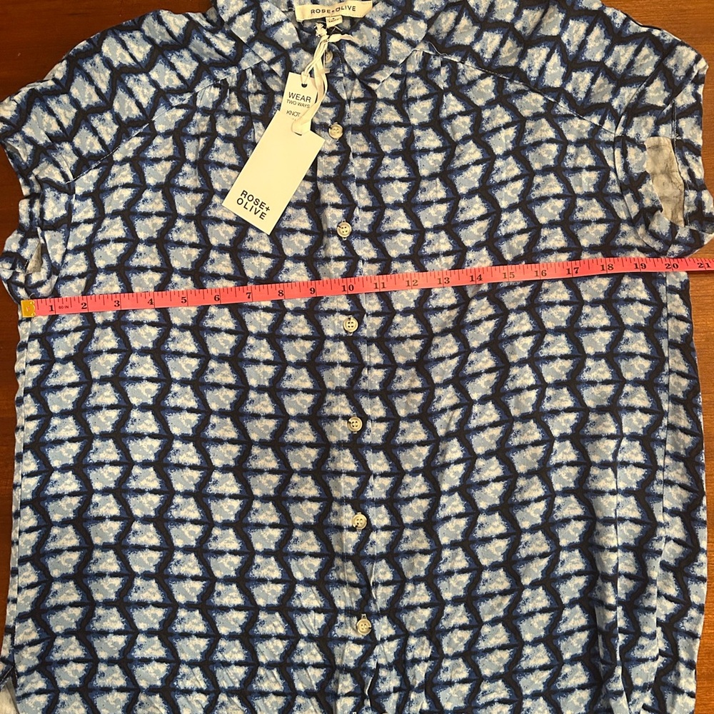 Rose & Olive Geometric Blue and White Blouse - Picture 4 of 7